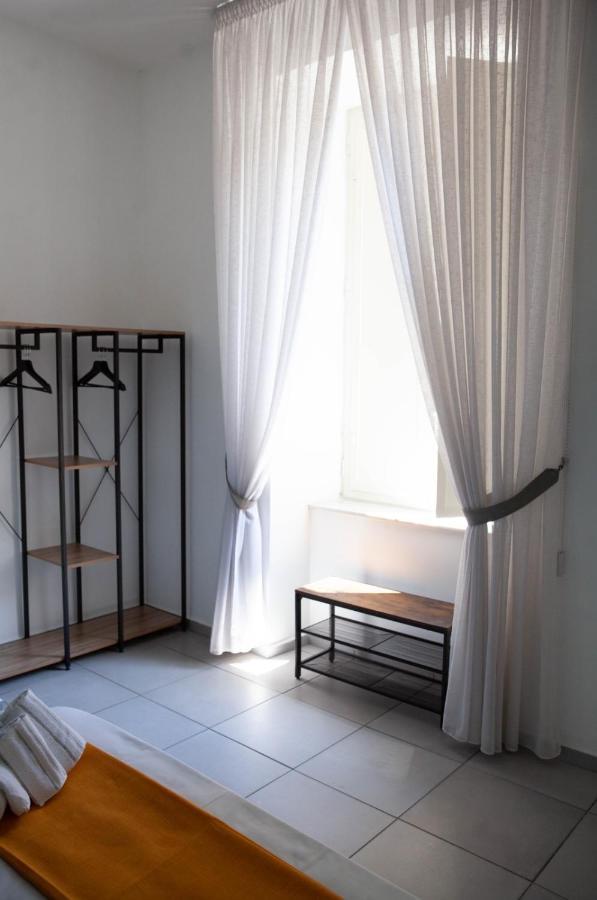 Track 60 - Private Rooms Garibaldi Napoli Eksteriør bilde