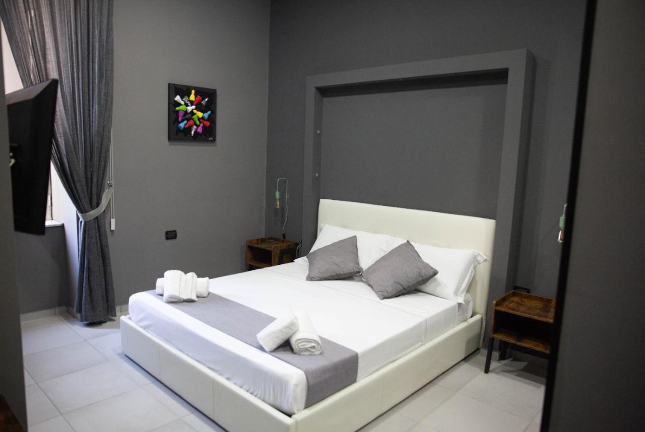 Track 60 - Private Rooms Garibaldi Napoli Eksteriør bilde