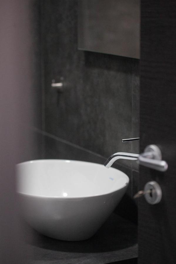 Track 60 - Private Rooms Garibaldi Napoli Eksteriør bilde