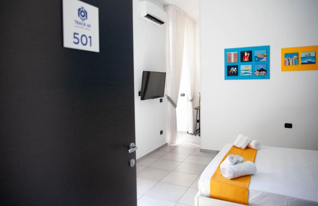 Track 60 - Private Rooms Garibaldi Napoli Eksteriør bilde