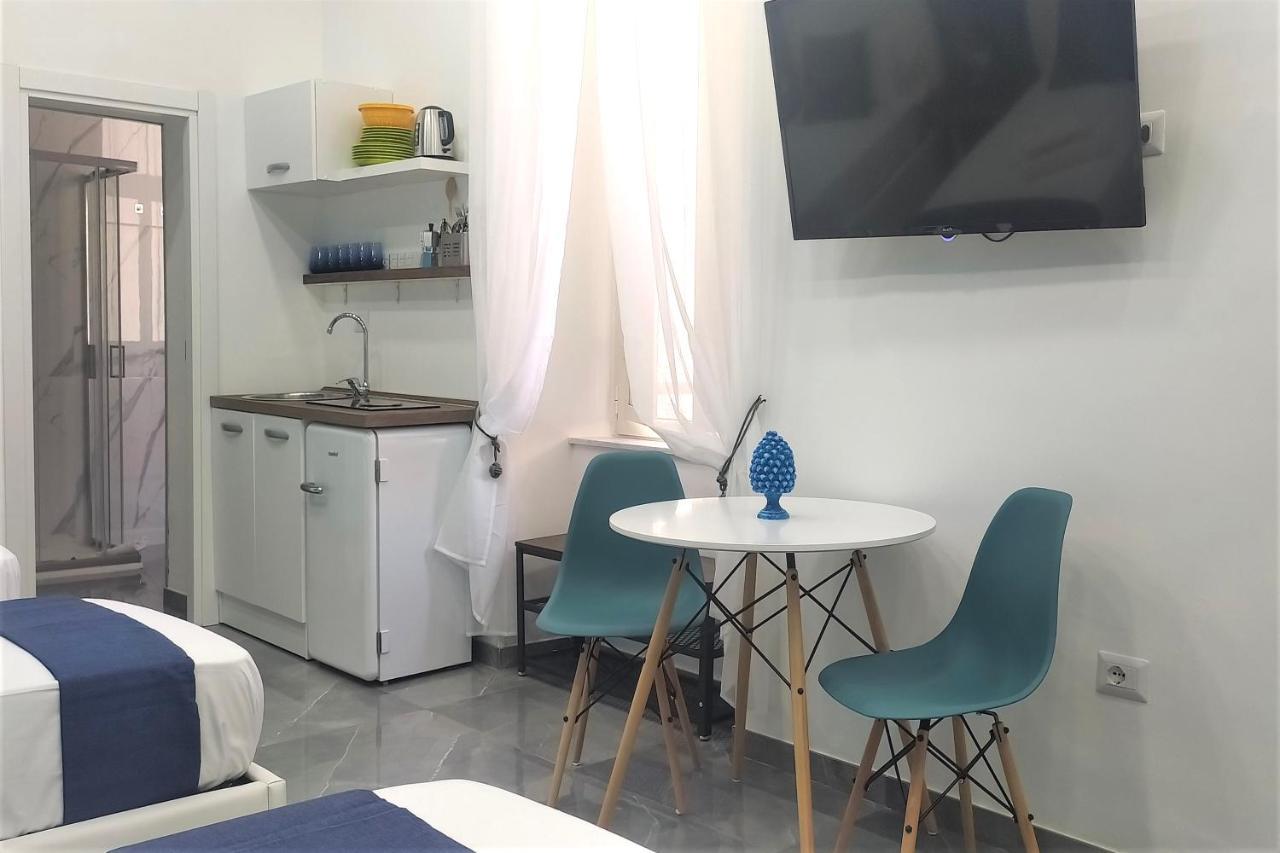 Track 60 - Private Rooms Garibaldi Napoli Eksteriør bilde