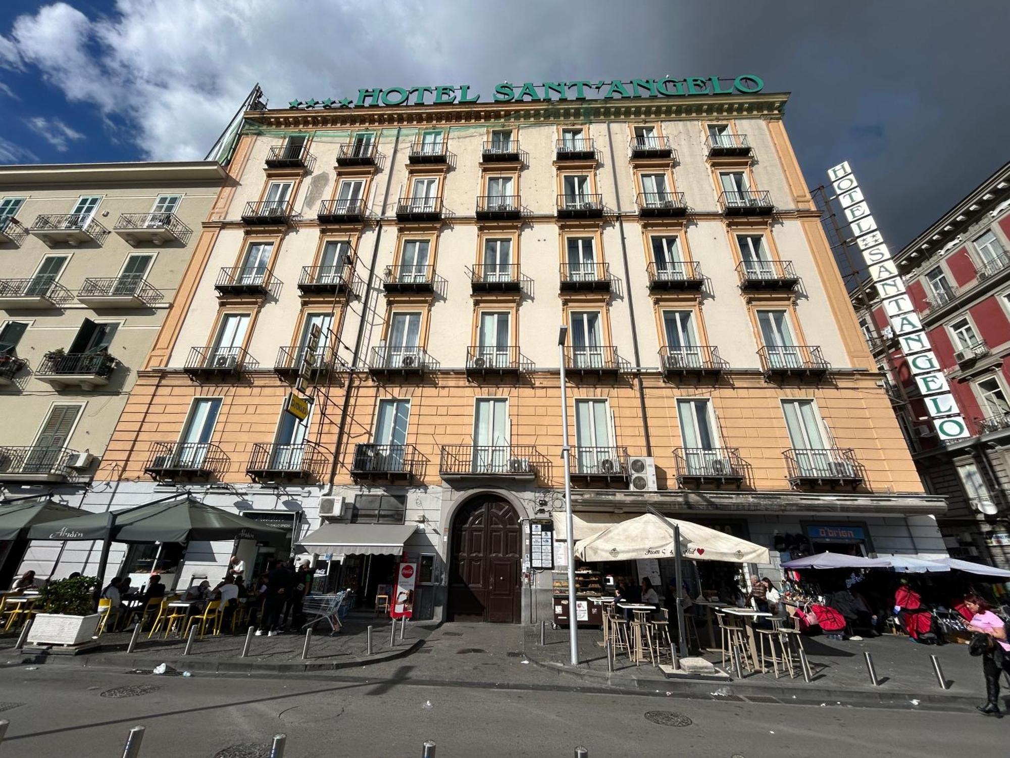 Track 60 - Private Rooms Garibaldi Napoli Eksteriør bilde